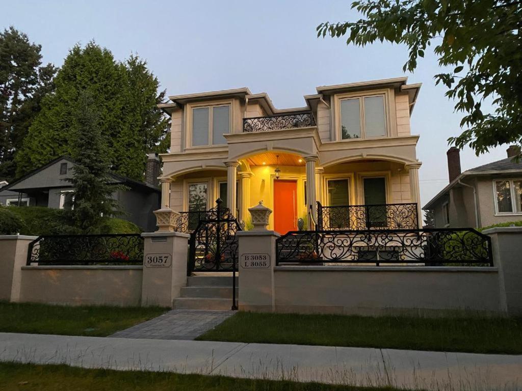 Milano Luxury Suite Vancouver Ngoại thất bức ảnh